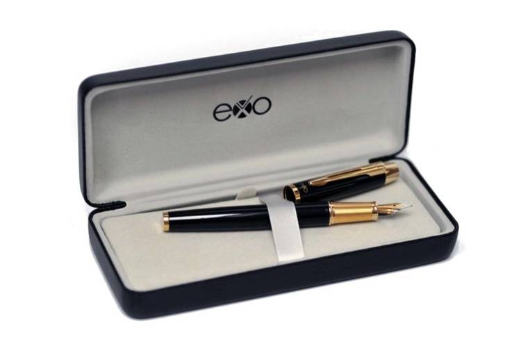 EXO Aries fountain pen, black, gold trim
